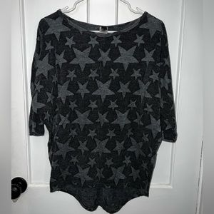 Grey star pattern M knit shirt